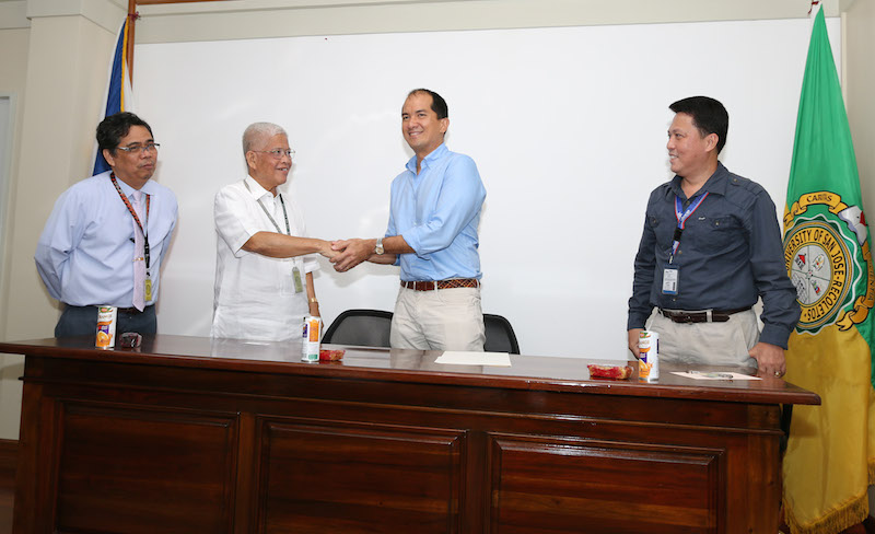 BRIDGING THE GAP. University of San Jose Recoletos VP for Administration Fr. Emilio Larlar, and VECO COO Sebastian Lacson look forward to the immersion program of the university’s top electrical engineering students into VECO’s operations training program.