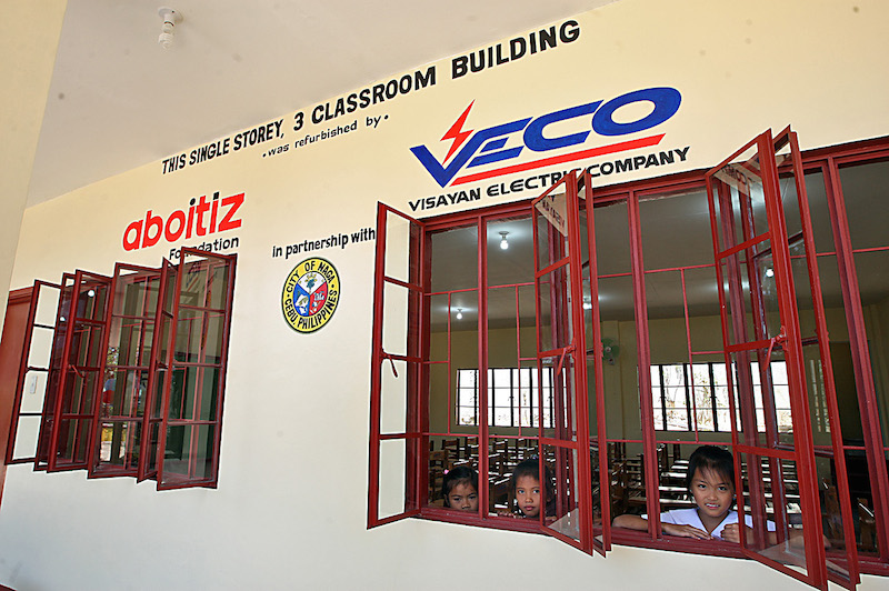 OPEN WINDOWS TO EDUCATION. School children of CEPOC Central School now have a new classroom through the partnership between VECO and the local government of Naga City.