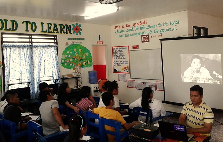 A BETTER LEARNING ENVIRONMENT: Northern Samar Alternative Learning System (ALS) Education Program Specialist II Cesario Maglente can now show documentary films to his learners through the donated laptop and LCD projector by City Savings Bank.