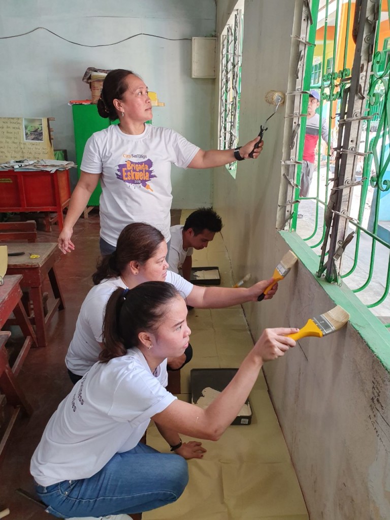 A BETTER LEARNING SPACE: CitySavings employee volunteers from Head Office breathed in new life and color to school facilities and learning spaces at Mactan Elementary School during DepEd’s Brigada Eskwela last May 20 to 25, 2019 in Cebu City.