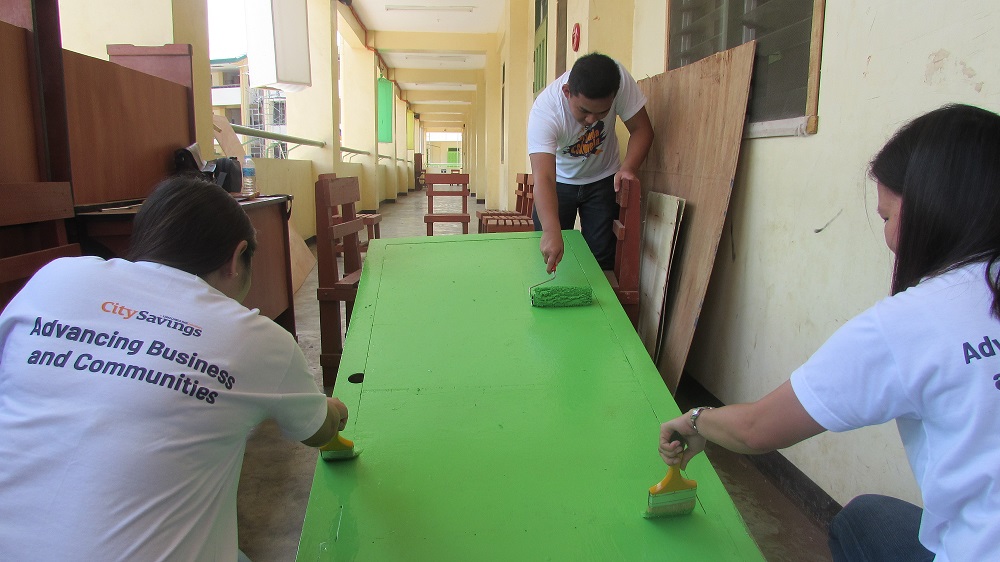A FRESH START: CitySavings employee volunteers from Davao Branch helped the beneficiary schools have a fresh start before the opening of classes at Mintal Comprehensive High School, Davao City during DepEd’s Brigada Eskwela last May 20 to 25, 2019.