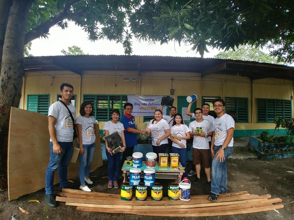 A BETTER LEARNING ENVIRONMENT: CitySavings General Santos Branch with Reputation Management Head Paula Ruelan (center) as they donated construction and painting materials last May 28 for the refurbishment of Didiangas East Elementary School’s science laboratory.