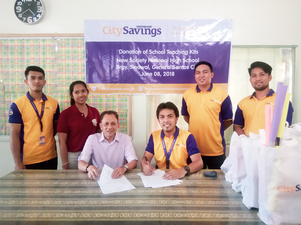 CITYSAVINGS' SUPPORT TO EDUCATION: City Savings Bank donates 137 teaching kits to public school teachers of New Society National High School. Principal Efren Lemana (seated, left) is joined by General Santos Branch Business Head Mark Oniel Mateo (seated, right) and the bank’s Branch Marketing Associates.