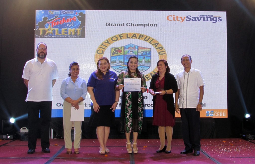 PROUD CEBUANO TALENT: Teachers’ Got Talent champion Melinda Lapingcao from the Division of Lapu-Lapu City during the Mega Cebu Awards Night last October 4 at Grand Convention Center of Cebu. Representatives from the contest sponsors and presenters handed the award (from left to right), VECO COO Anton Perdices (representing Aboitiz Group), CBE Executive Director Luchi Flores, and CitySavings Reputation Management Head Paula Ruelan.