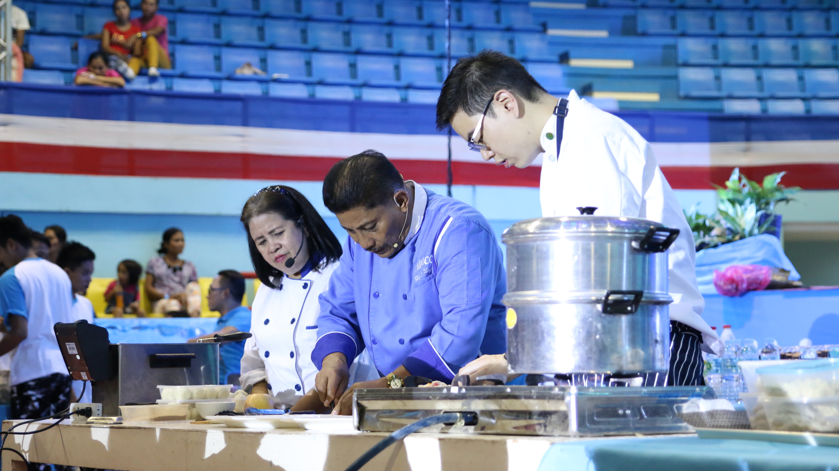 MPA #2 IN CARAGA. Mahalin Pagkaing Atin returns to Butuan City for the Caraga Pork Festival; (from left) Winrock representatives with Pilmico Vice President for Feeds Sales Norie Bermudez and Chef Boy Logro officially open the festivities. 
