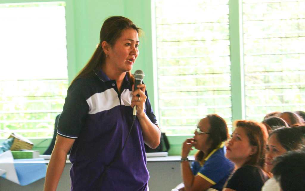 Dr. Margie Roa-Rubio shares knowledge on various respiratory health topics during the respiratory health symposium in Barangay Binugao, Davao City on Feb. 28, 2017. 