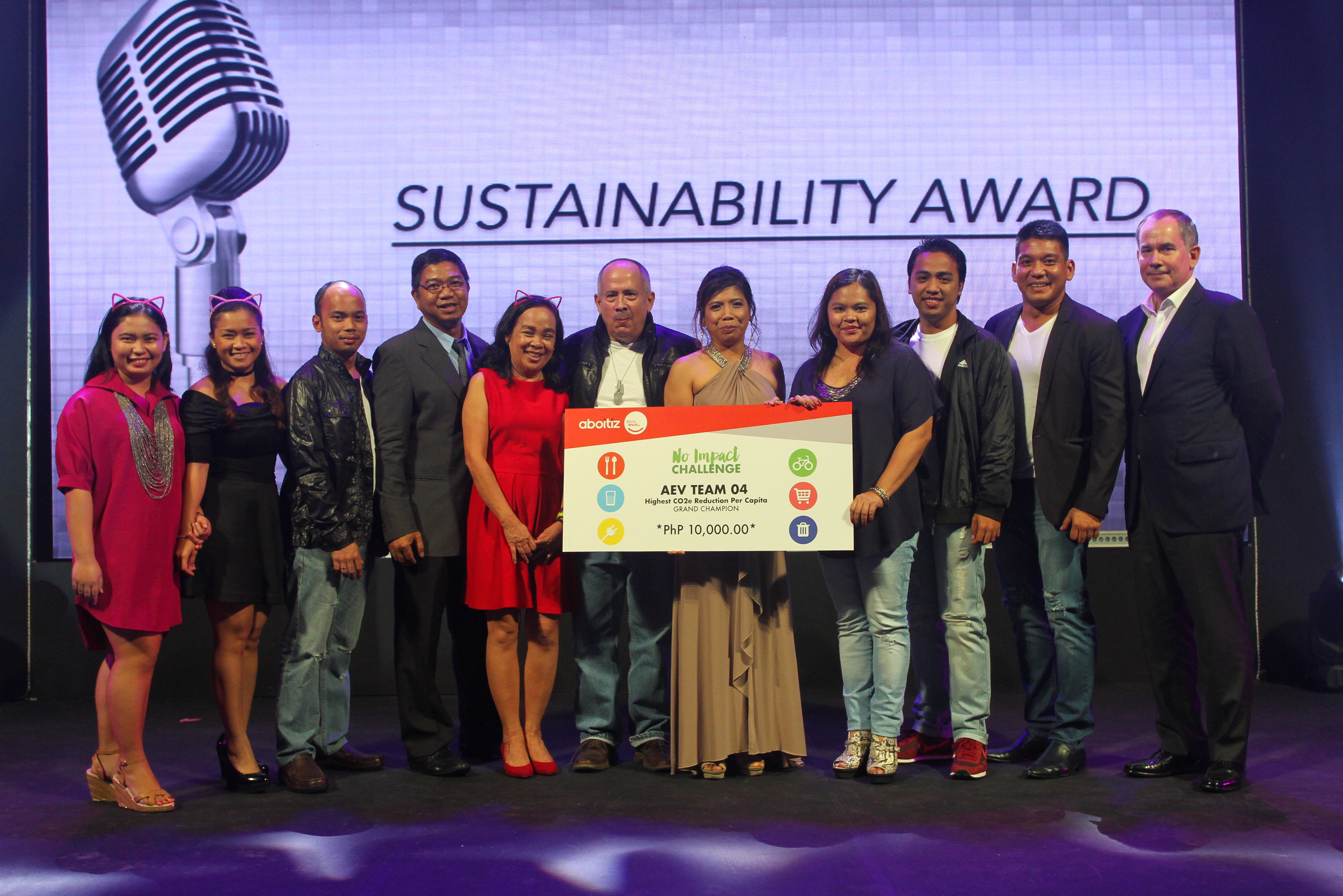 AEV Team 04 receives their prize during the AEV Recognition Night.