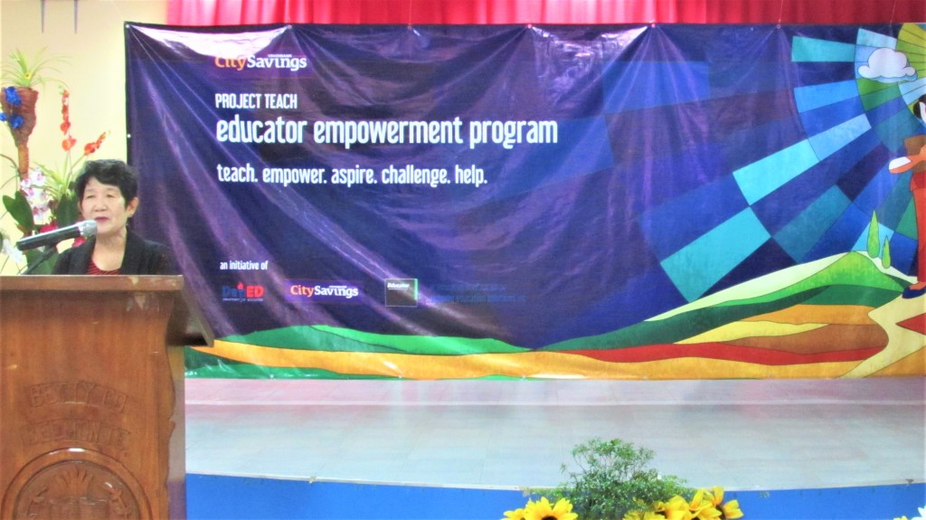 TEACHERS MATTER: Retired DepEd Regional Director and current Alchemy Director for Curriculum Dinah Mindo welcomes participating teachers and school heads to the event. A PRC outstanding professional in the field of teacher education awardee, Dr. Mindo emphasized the potential of the program in making beneficiary teachers become more empowered to deliver quality education services to Filipino children.