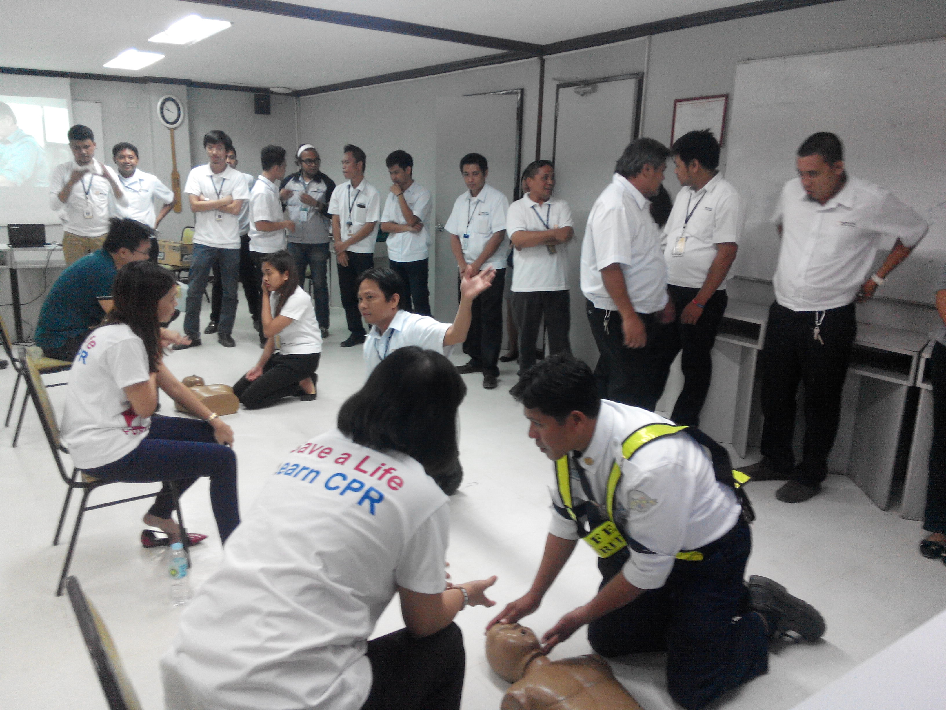 CPR CAN SAVE A LIFE. Metaphil Kaubans demonstrate CPR on training mannequins with help from medical doctors from the Philippine Heart Association and the Philippine College of Cardiology Cebu Chapter.
