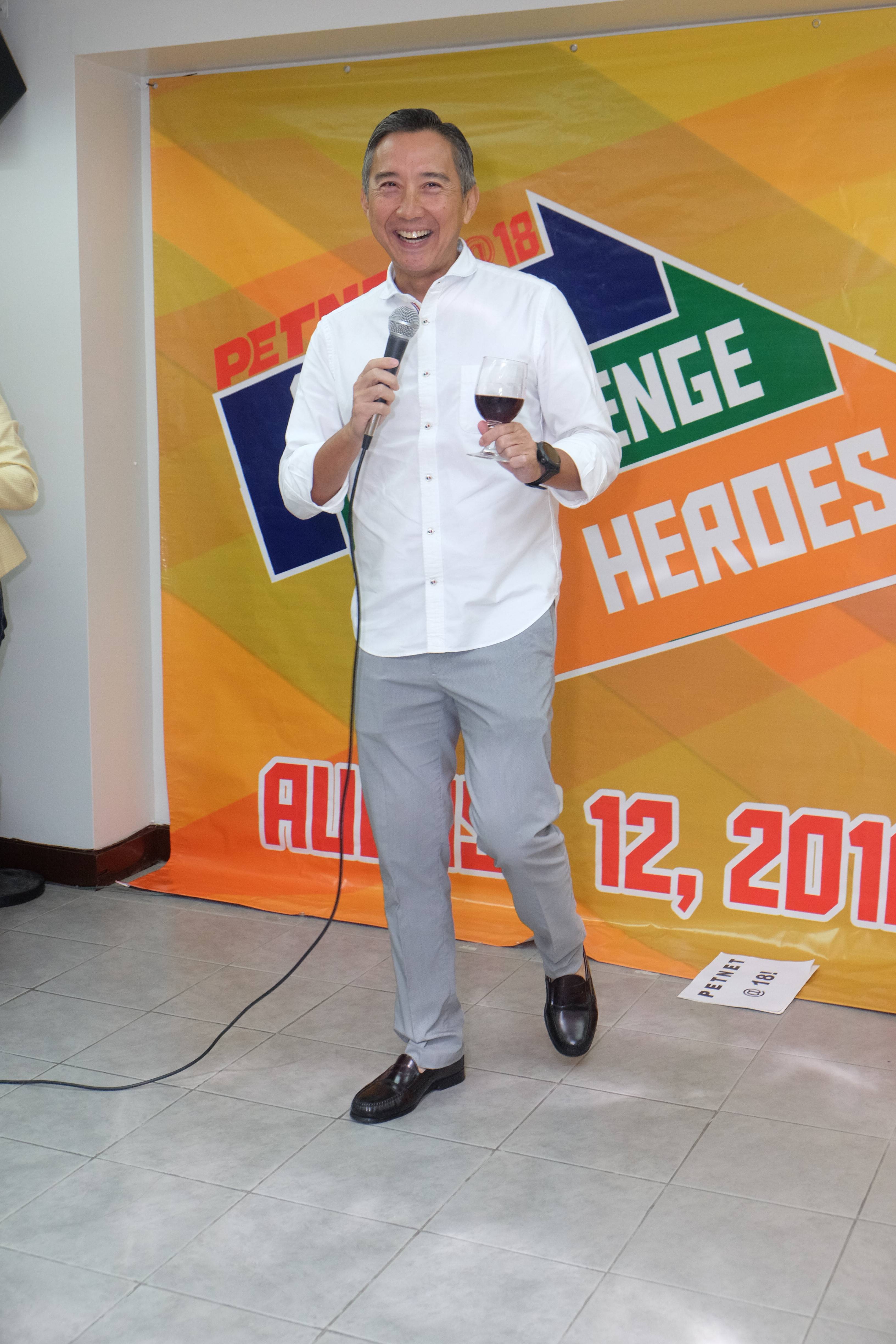 CHEERS TO 18 YEARS OF THE COMPANY’S JOURNEY. PETNET President Larry Ocampo gives a toast to celebrate team members who have been supporting the company in its growth journey.