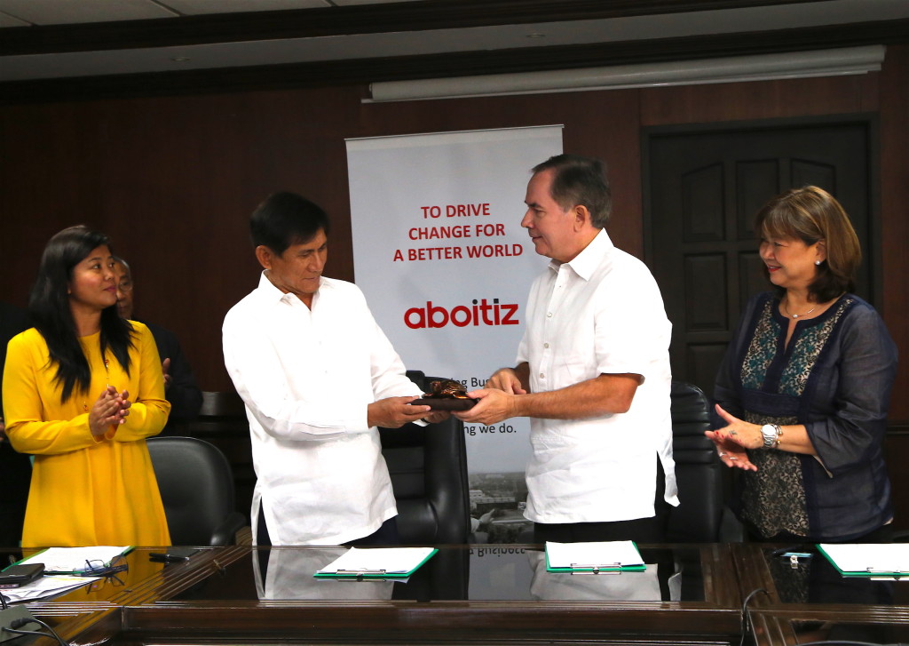 BORACAY PARTNERSHIP. The MOA was signed by Secretary Roy Cimatu, Dir. Crisanta Marlene P. Rodriguez of the Biodiversity Management Bureau, Aboitiz Equity Ventures Chief Operating Officer Sabin M. Aboitiz, and Aboitiz Foundation Head Maribeth Marasigan.