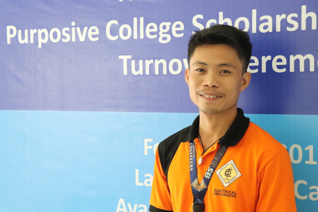 ​FINISHING THE RACE. Despite hardships in life, 24-year-old electrical engineering student and TVI scholar Junie Valendez remains optimistic that blessings will come as long as he holds on to his dreams. 