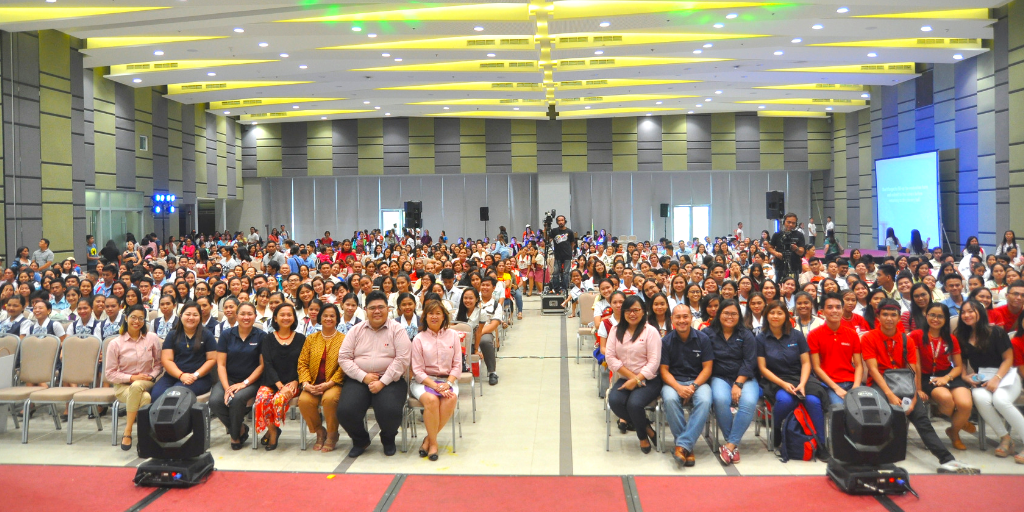 Participants during the High School General Assembly and Career Clinic, together with representatives from Aboitiz Foundation and Aboitiz.