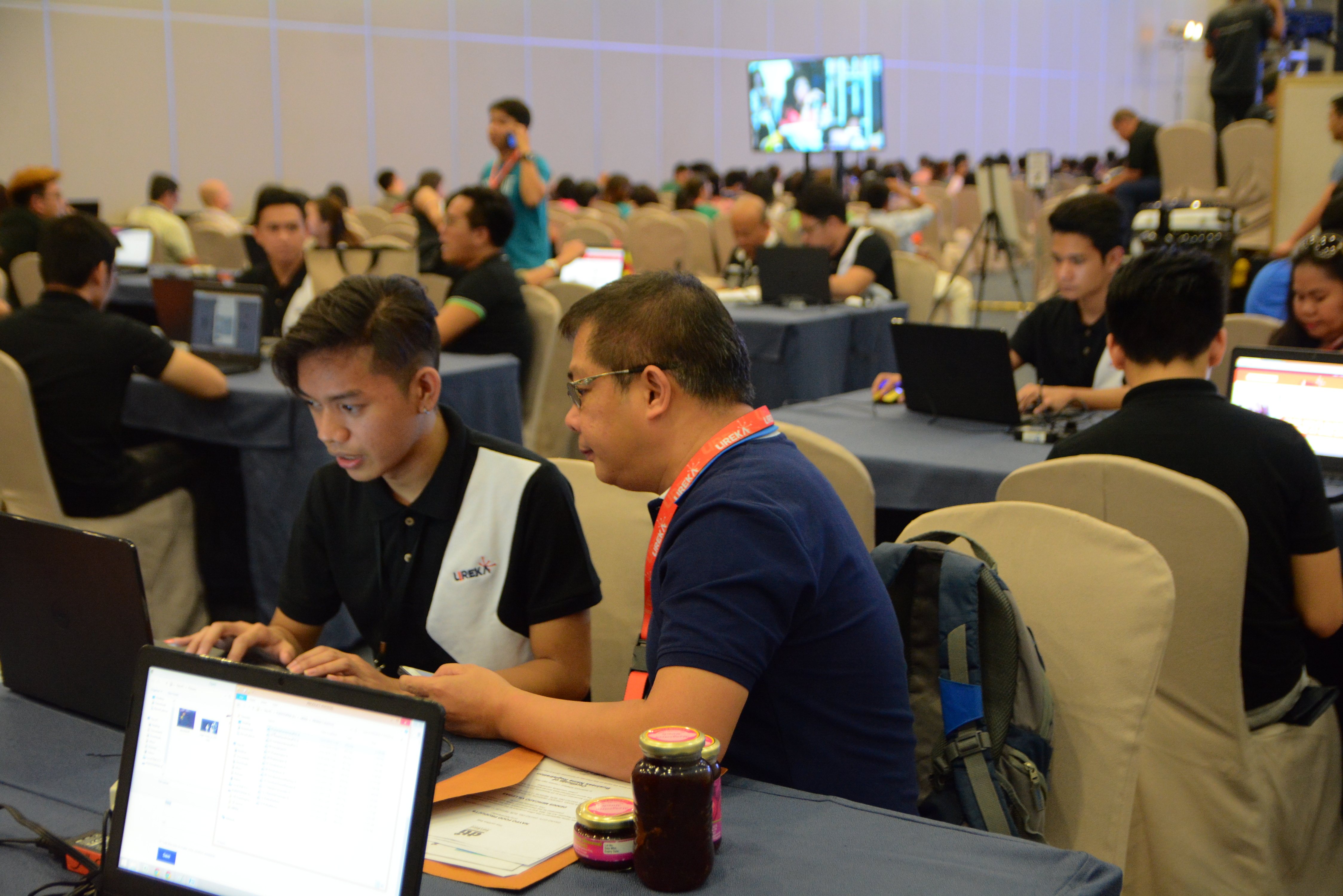 GETTING ONLINE AND GETTING READY FOR BUSINESS. With the help from the UREKA Forum team, SMEs successfully launched their own e-commerce business portal. 