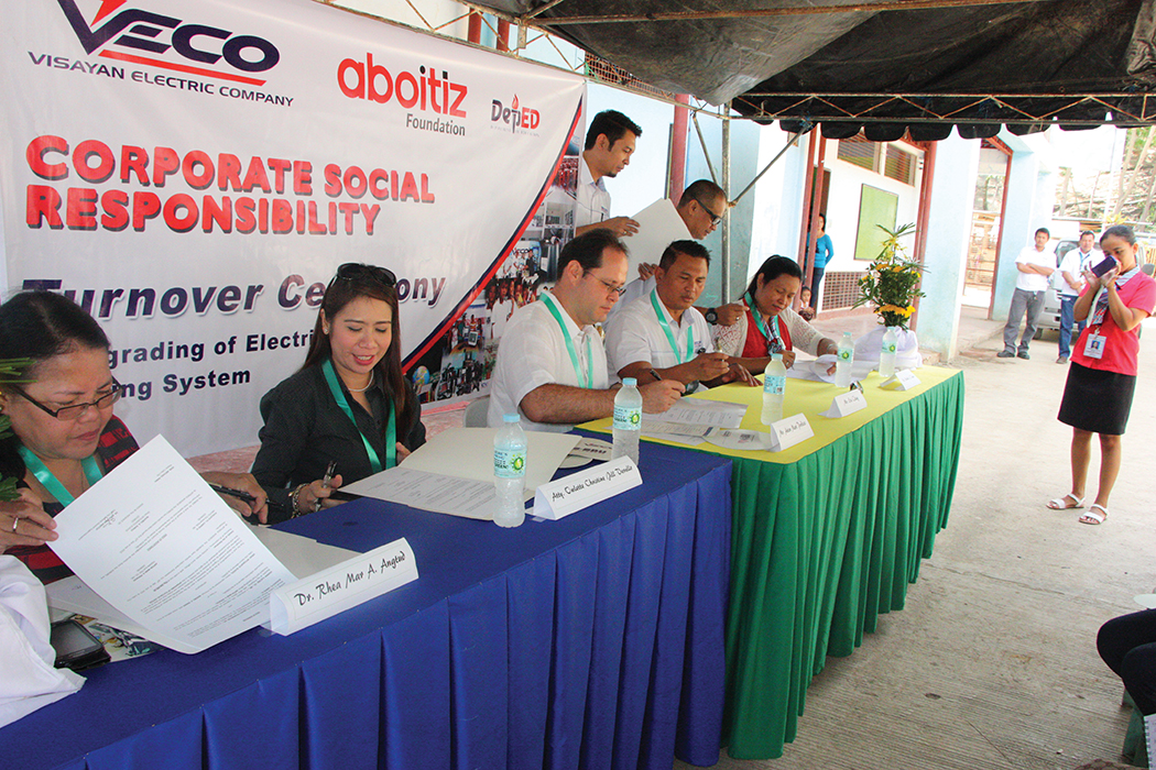 REWIRING PROJECTS BENEFIT MORE SCHOOLS. Led by VECO’s Reputation Enhancement Department - Community Relations in partnership with Aboitiz Foundation, the project allocated a total of P5.7 million in the third quarter of 2015 to rewiring 354 classrooms in 11 schools.