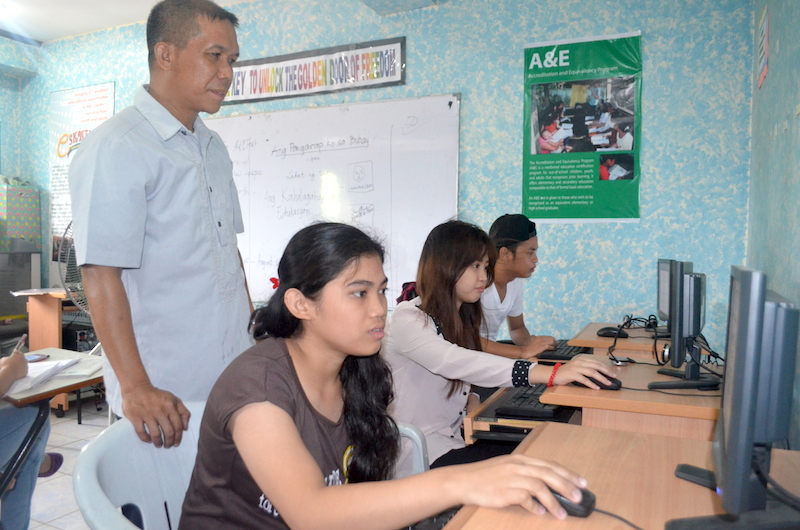 eSkwela runs parallel to learning systems that provide practical option to existing formal instruction and is part of DepEd’s Alternative Learning System (ALS).