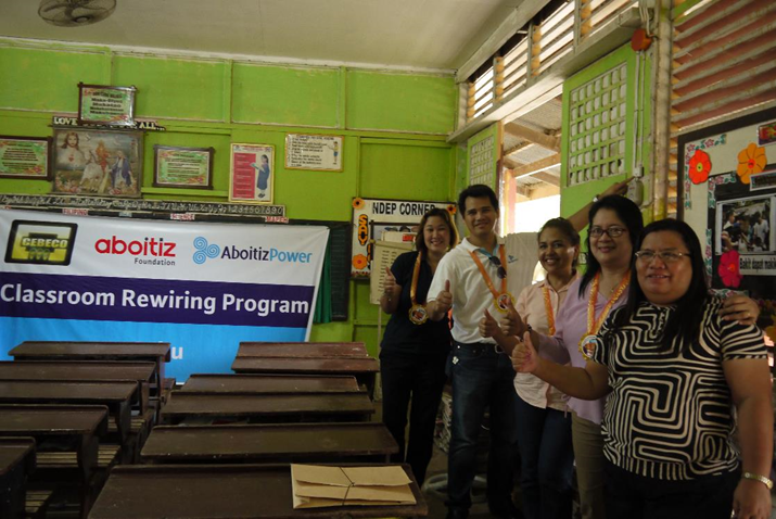 POWERED BY SAFETY. In line with AboitizPower’s goal to help energize the nation and build a reliable and conducive learning environment, 20 public schools benefited from the company’s Rewiring Project through the help of CEBECO III, awarded during the ceremonial turnover last October 17. “AboitizPower will definitely be the future supplier and partner of CEBECO III. We thank AboitizPower and the Aboitiz Foundation for partnering with us in building greater improvements in our communities through the CSR programs,” shared CEBECO III General Manager Joemoy Fortich in his speech at the turnover ceremony.