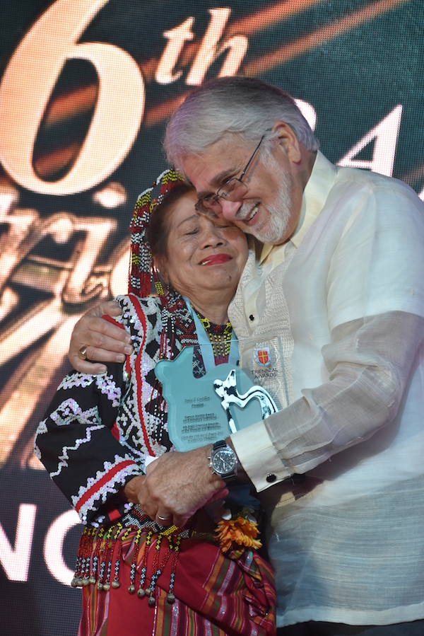 AN ENDEARING MOMENT. RAFI Vice President Jon Ramon Aboitiz with retired teacher Anita Castillon of South Cotabato, recipient of the Ramon Aboitiz Award for Exemplary Individual.