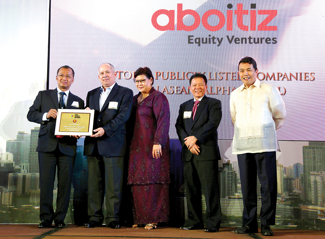 CORPORATE GOVERNANCE CHAMPION. Aboitiz Equity Ventures is one of the 11 Philippine publicly listed companies conferred with the prestigious ASEAN Corporate Governance Award. AEV President and CEO Erramon I. Aboitiz (2nd from left) accepted the award presented by ASEAN Capital Markets Forum (ACMF) members.