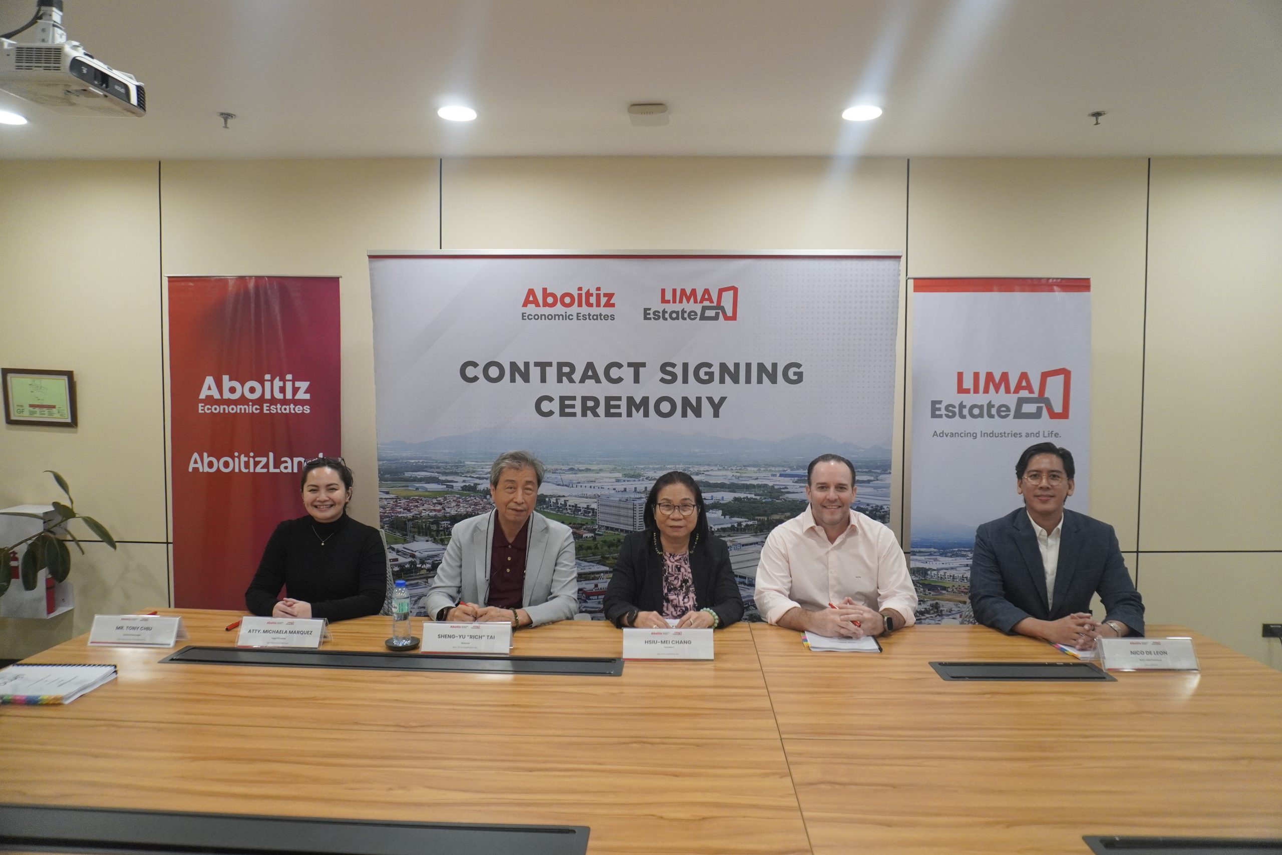 MDT Technologies Philippines formalizes its investment in LIMA Estate, where it will establish a manufacturing facility on a 1.86-hectare site. [From L-R] MDT Legal Counsel Michaela Marquez, CQS President Rich Tai, MDT President Hsui-Mei Chang; Aboitiz Economic Estates President and CEO Rafael Fernandez De Mesa, and Aboitiz Economic Estates Assistant Vice President for Industrial Sales Nico de Leon 